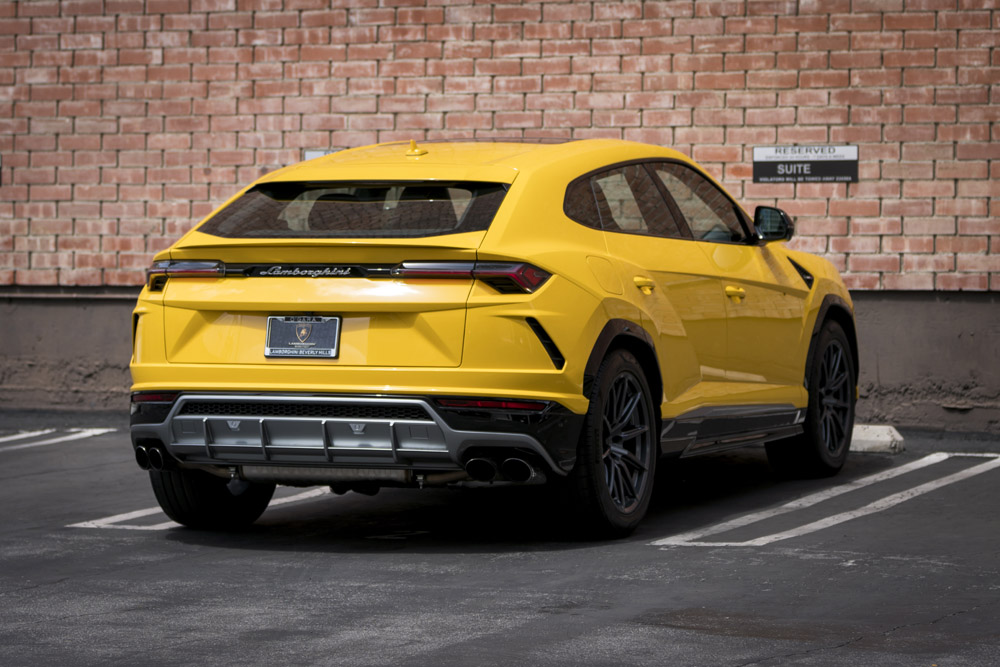 Yellow-Lamborghini-Urus-11