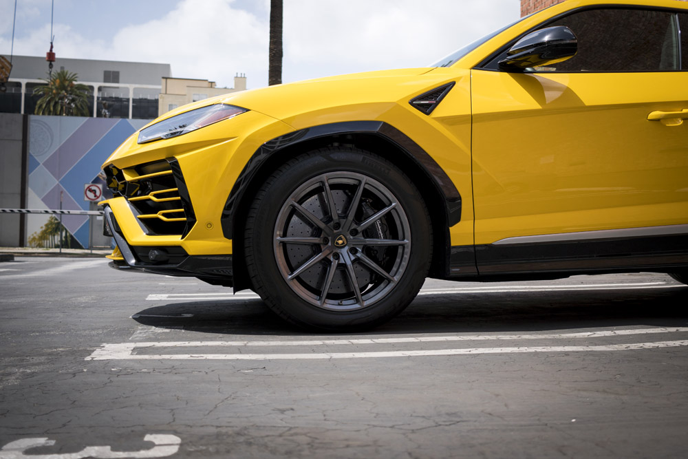 Yellow-Lamborghini-Urus-13