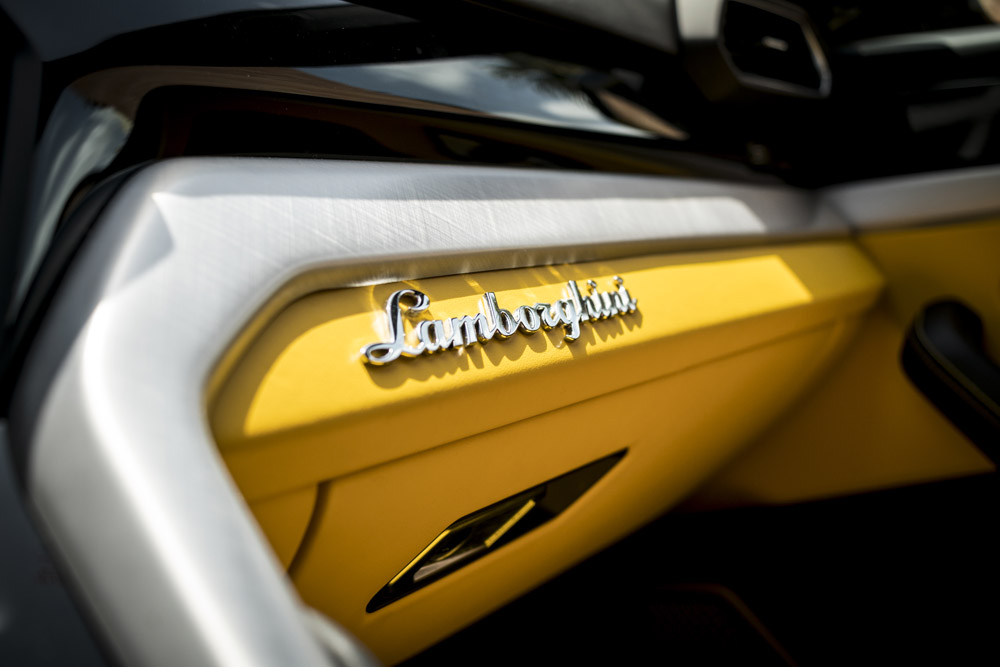 Yellow-Lamborghini-Urus-17