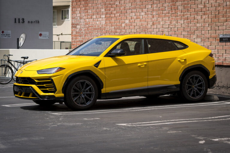 Yellow-Lamborghini-Urus-2