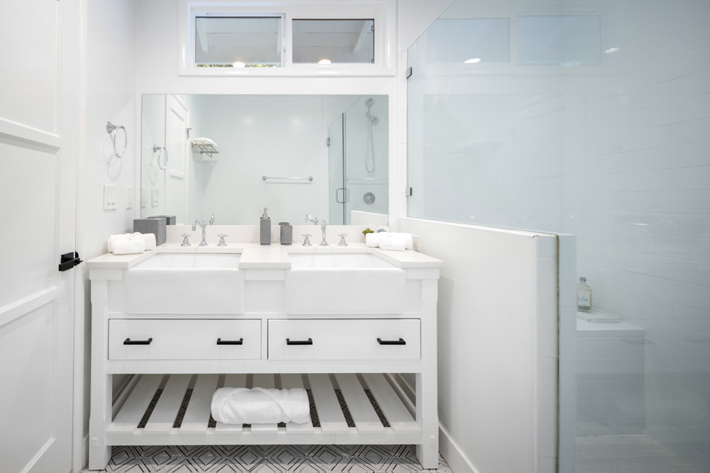 Hidden Valley Pl - Beverly Hills, 3 Bd, 4 Ba, Newly Renovated, Large Backyard, Private, Mini Basketball, Putting Green, Gym-Office, Canyon Views-17