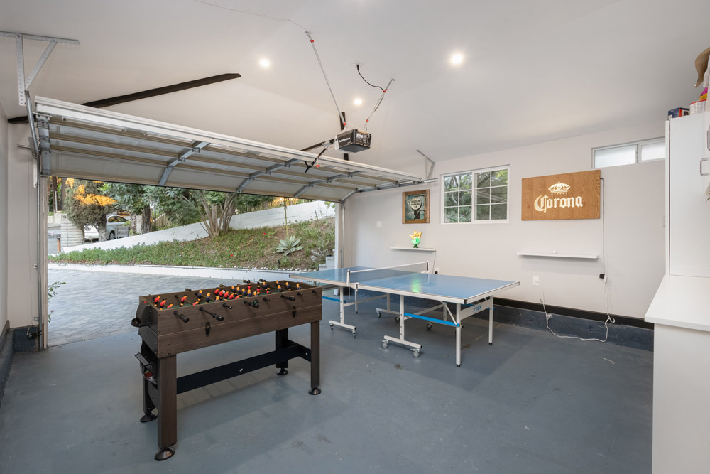 Hidden Valley Pl - Beverly Hills, 3 Bd, 4 Ba, Newly Renovated, Large Backyard, Private, Mini Basketball, Putting Green, Gym-Office, Canyon Views-18