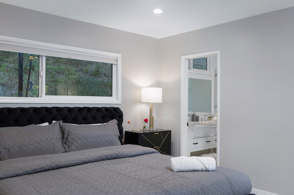 Hidden Valley Pl - Beverly Hills, 3 Bd, 4 Ba, Newly Renovated, Large Backyard, Private, Mini Basketball, Putting Green, Gym-Office, Canyon Views-24