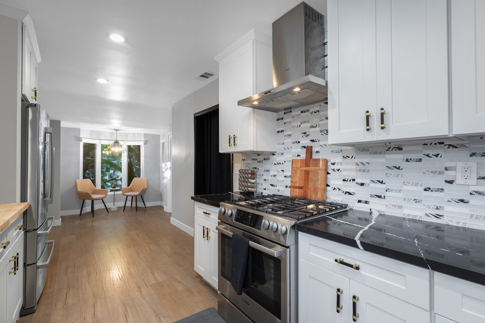 Hidden Valley Pl - Beverly Hills, 3 Bd, 4 Ba, Newly Renovated, Large Backyard, Private, Mini Basketball, Putting Green, Gym-Office, Canyon Views-29