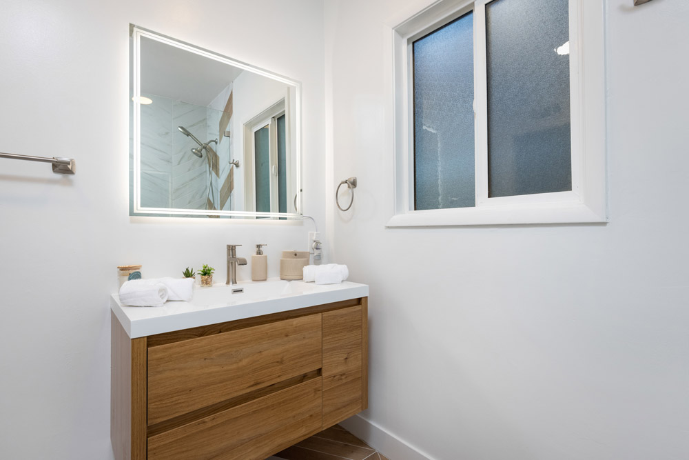 Hidden Valley Pl - Beverly Hills, 3 Bd, 4 Ba, Newly Renovated, Large Backyard, Private, Mini Basketball, Putting Green, Gym-Office, Canyon Views-30