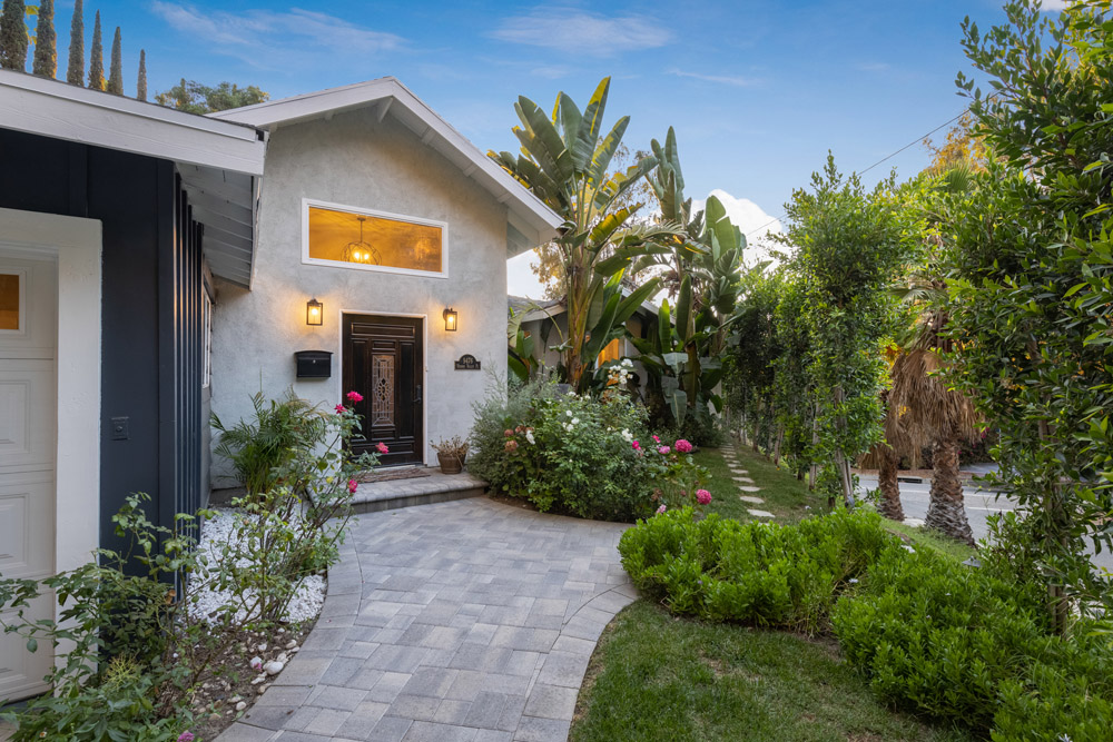 Hidden Valley Pl - Beverly Hills, 3 Bd, 4 Ba, Newly Renovated, Large Backyard, Private, Mini Basketball, Putting Green, Gym-Office, Canyon Views-34