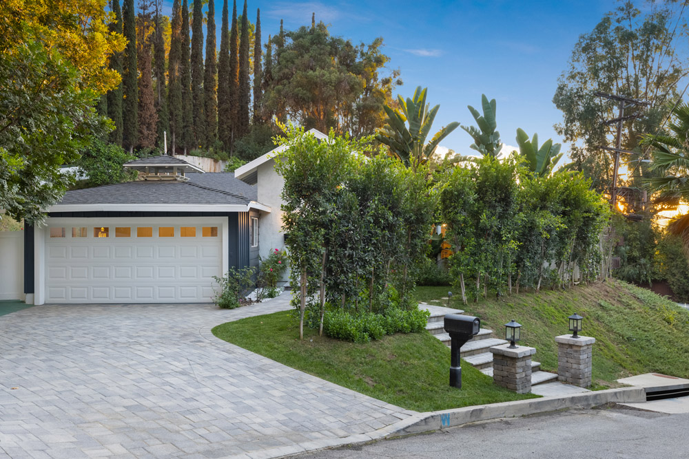 Hidden Valley Pl - Beverly Hills, 3 Bd, 4 Ba, Newly Renovated, Large Backyard, Private, Mini Basketball, Putting Green, Gym-Office, Canyon Views-36