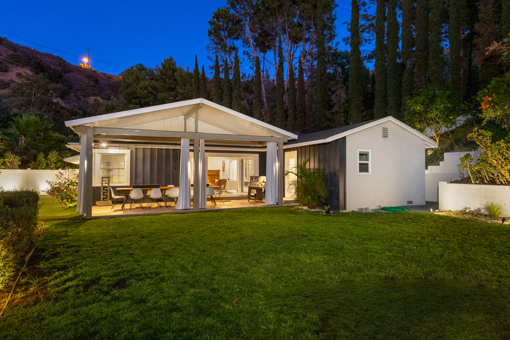 Hidden Valley Pl - Beverly Hills, 3 Bd, 4 Ba, Newly Renovated, Large Backyard, Private, Mini Basketball, Putting Green, Gym-Office, Canyon Views-4