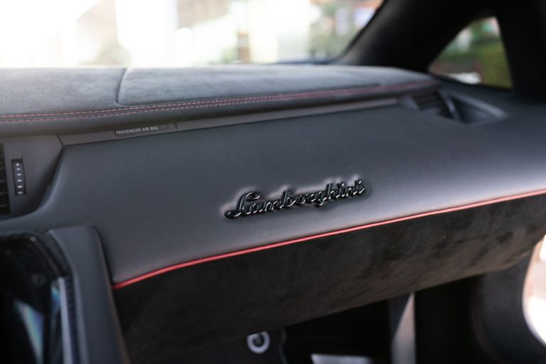 Aventador_SV-12