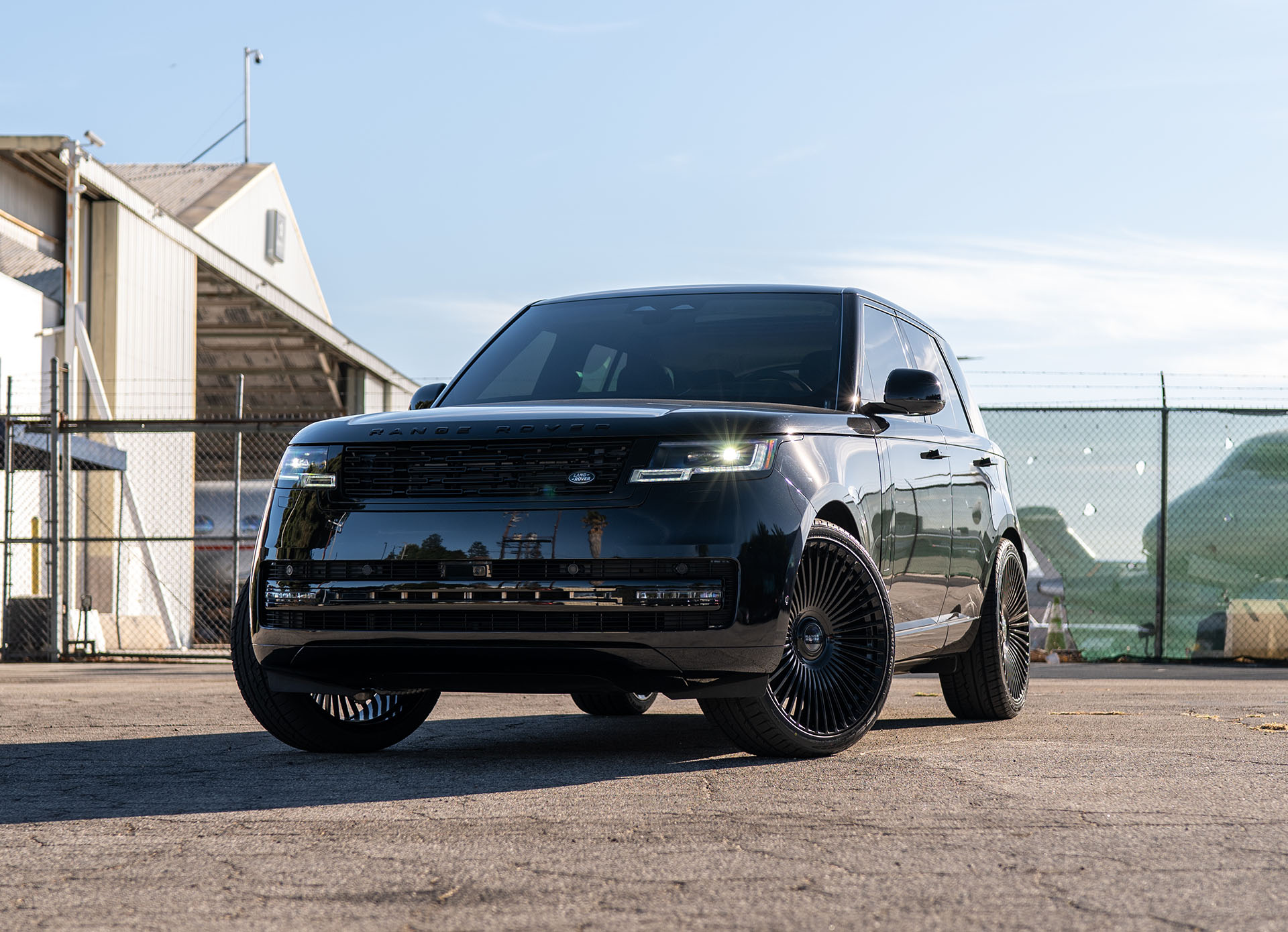 Land Rover Range Rover Black - Zooz Group