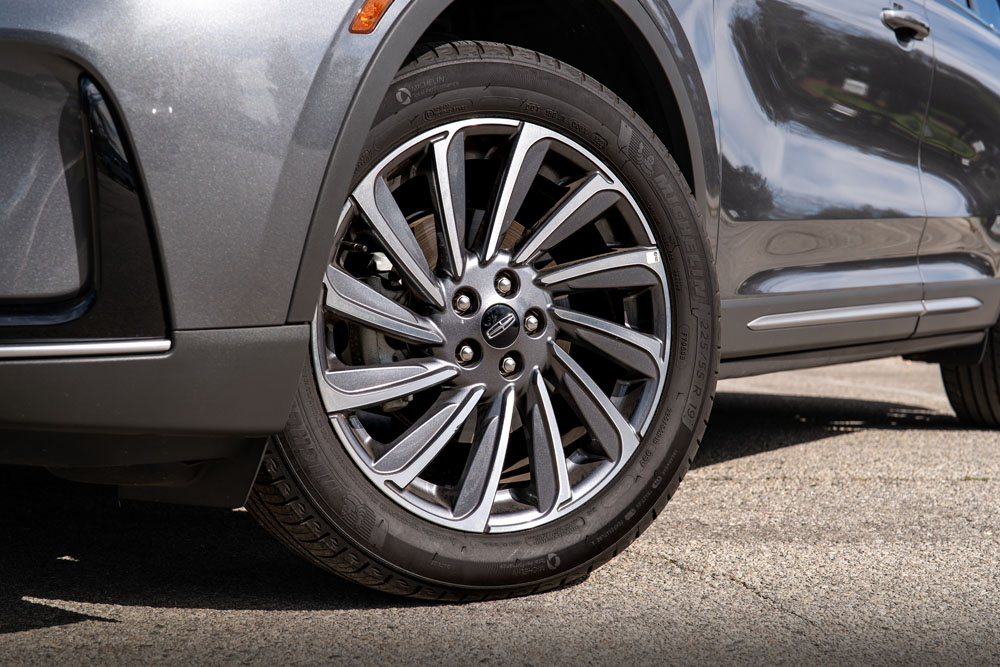 RR Auto Club Gray Lincoln Corsair Photos-11