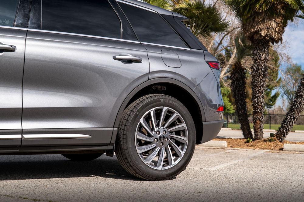 RR Auto Club Gray Lincoln Corsair Photos-12