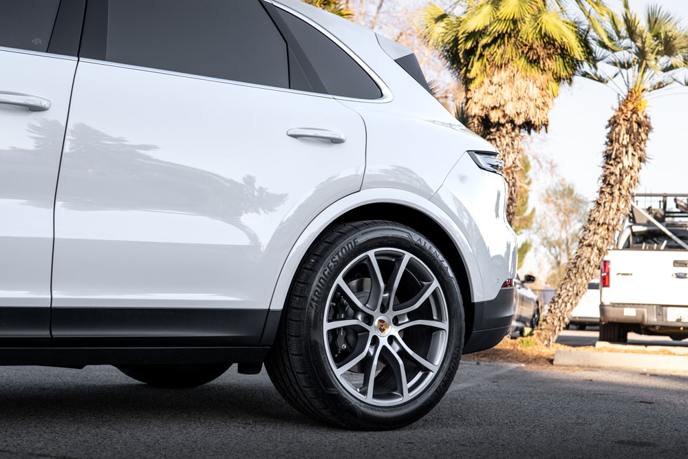 RR Auto Club White Porsche Cayenne Photos-11