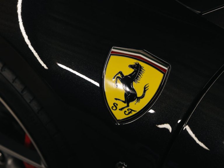 SCE_Ferrari_F8_010