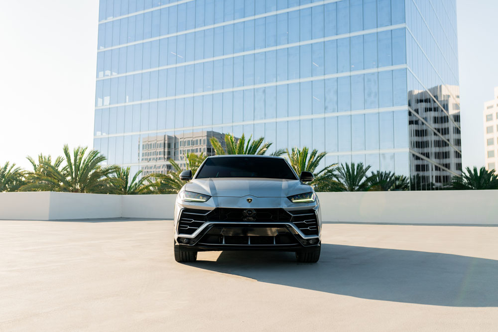 Silver_Lamborghini_Urus-1