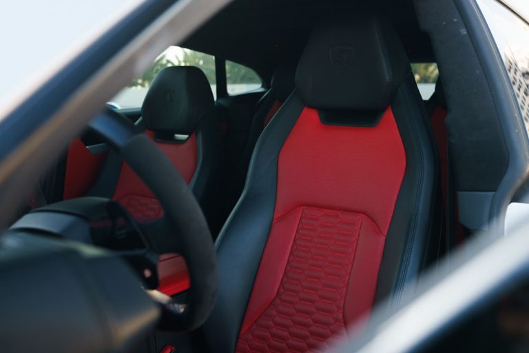 Silver_Lamborghini_Urus-10