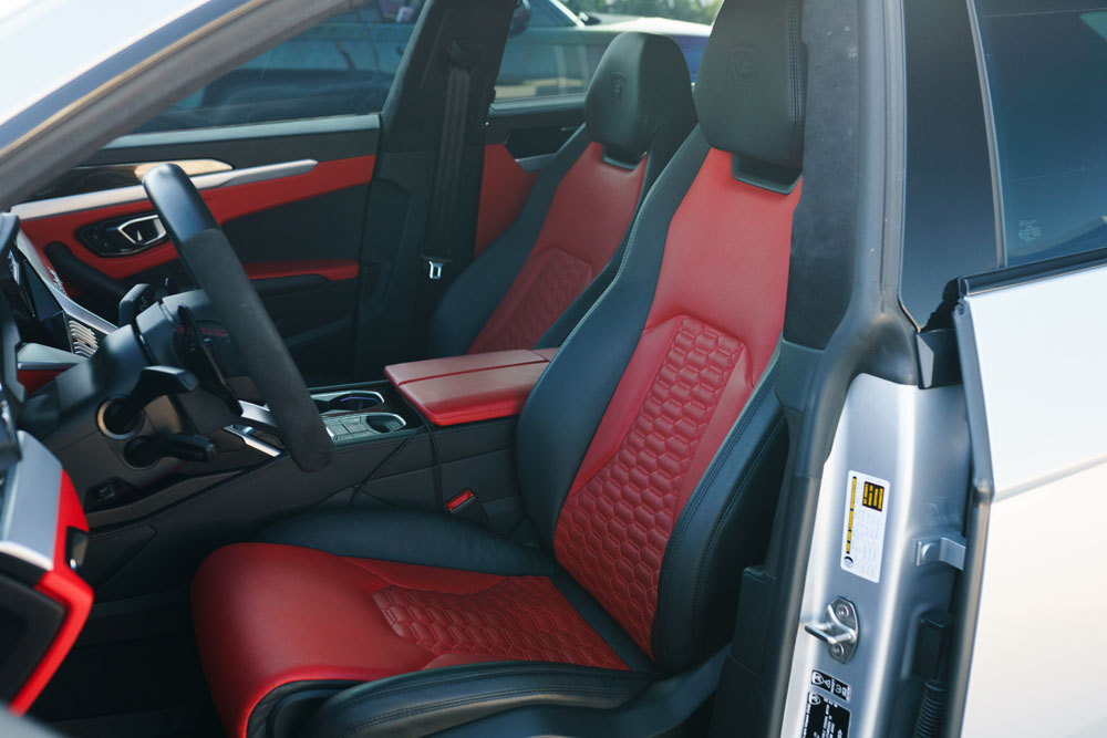 Silver_Lamborghini_Urus-11