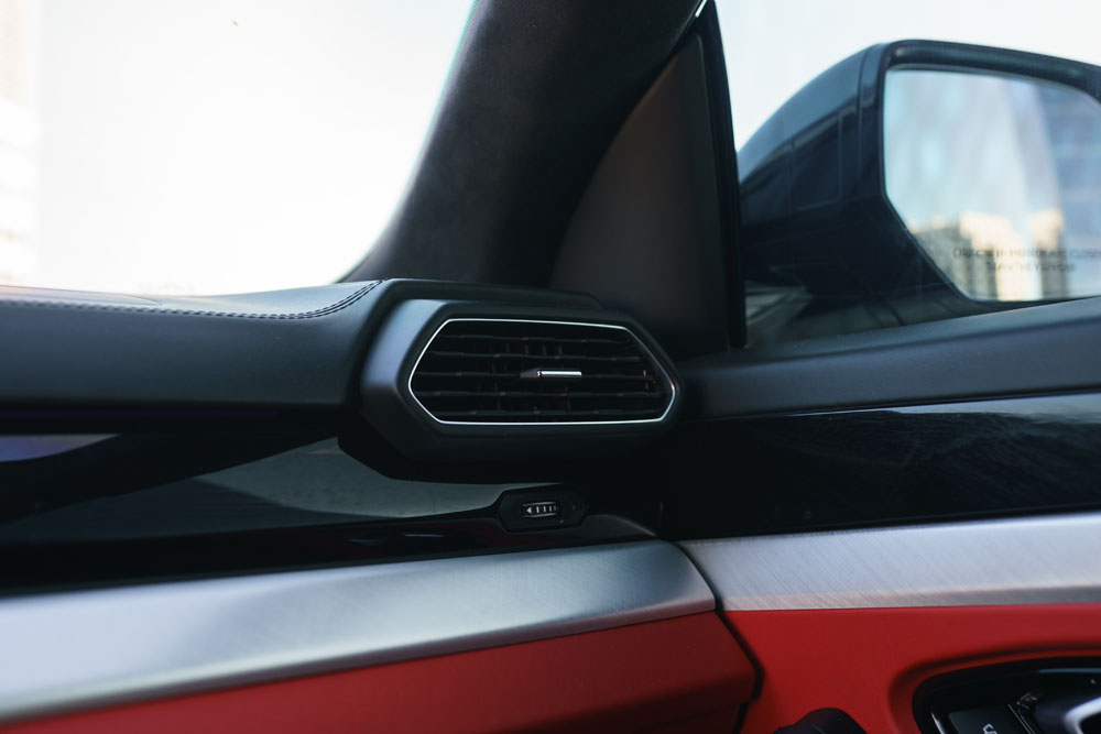 Silver_Lamborghini_Urus-16