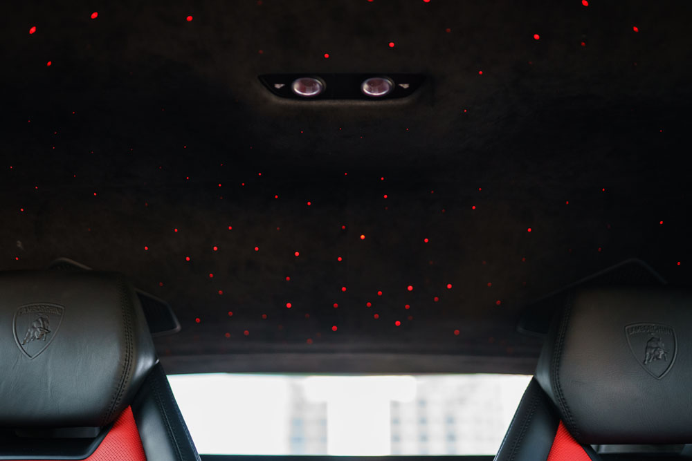 Silver_Lamborghini_Urus-17