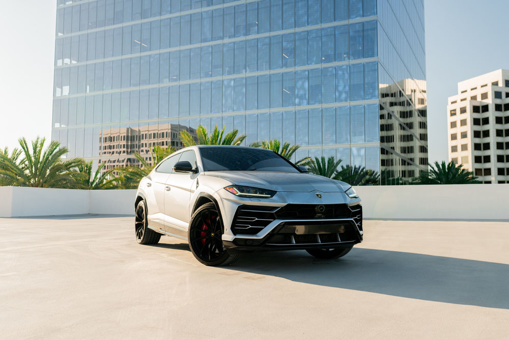 Silver_Lamborghini_Urus-2