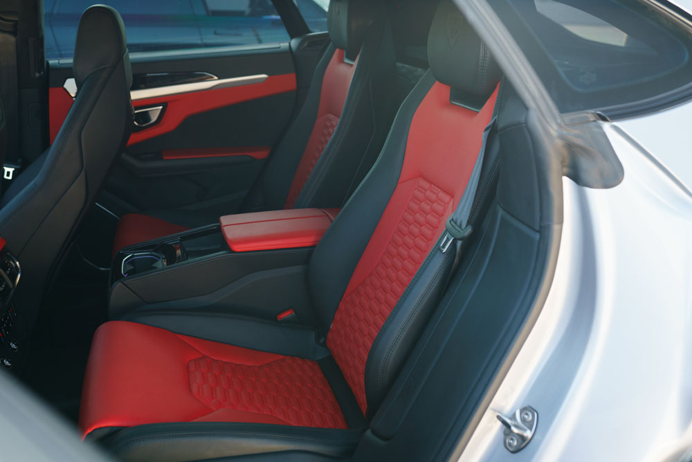 Silver_Lamborghini_Urus-21