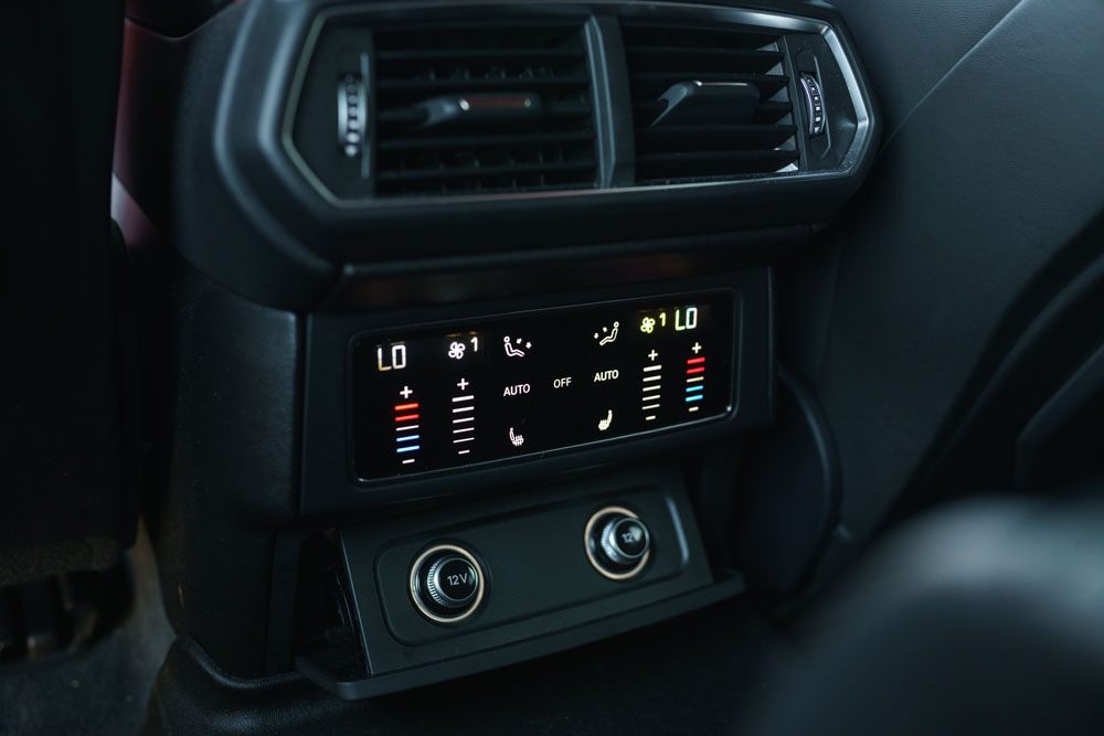 Silver_Lamborghini_Urus-22