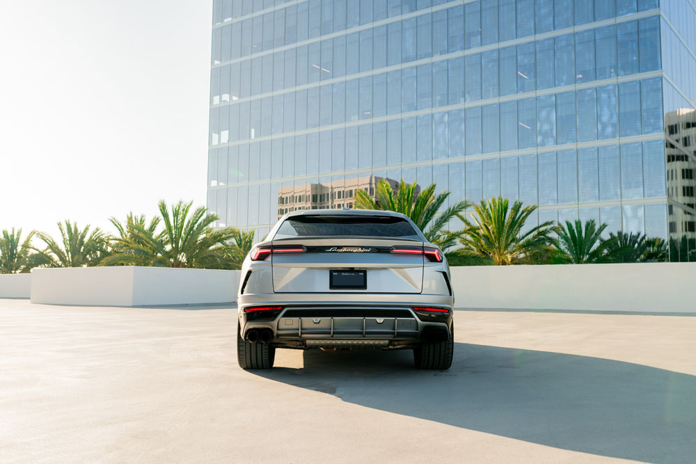 Silver_Lamborghini_Urus-4