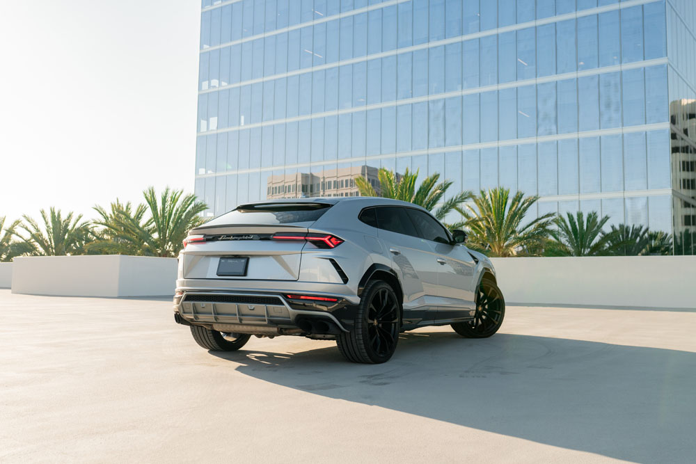 Silver_Lamborghini_Urus-5