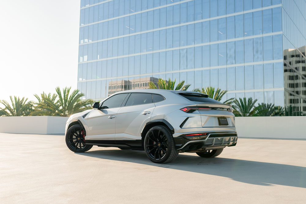 Silver_Lamborghini_Urus-6