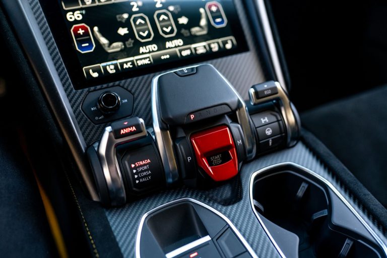 Urus_Perf_Yellow-17