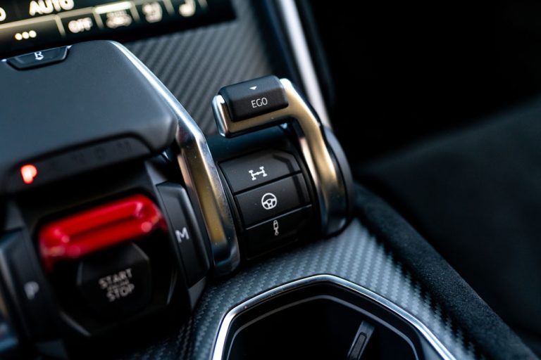 Urus_Perf_Yellow-20