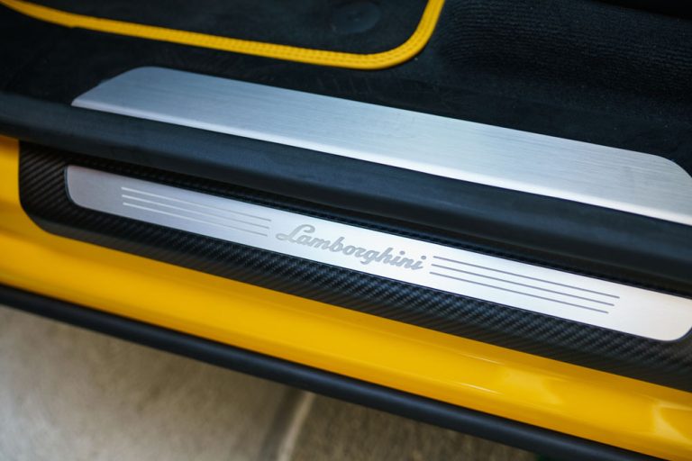 Urus_Perf_Yellow-22