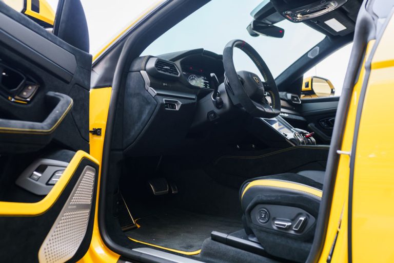Urus_Perf_Yellow-24