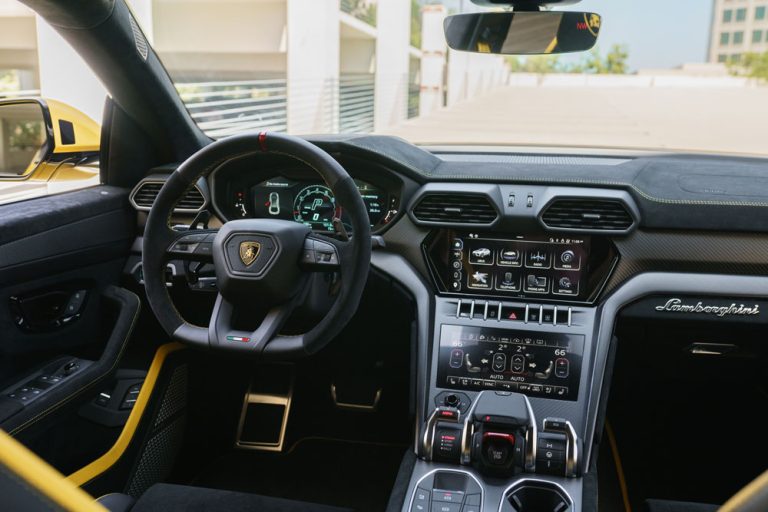 Urus_Perf_Yellow-30