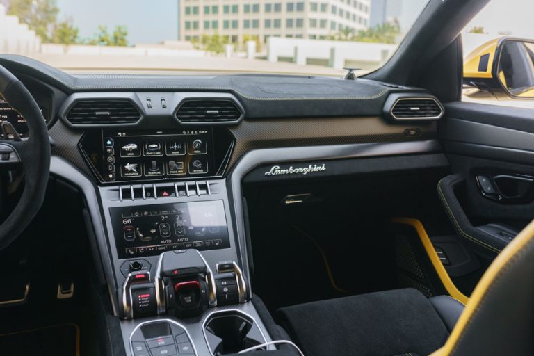 Urus_Perf_Yellow-31