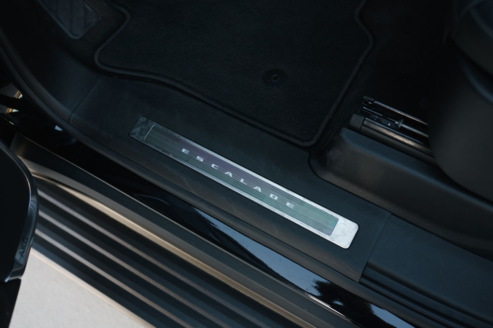 black_2025_escalade-13