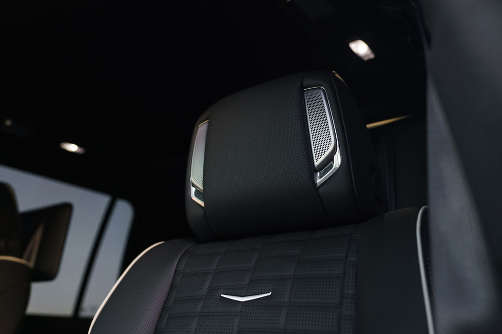 black_2025_escalade-18