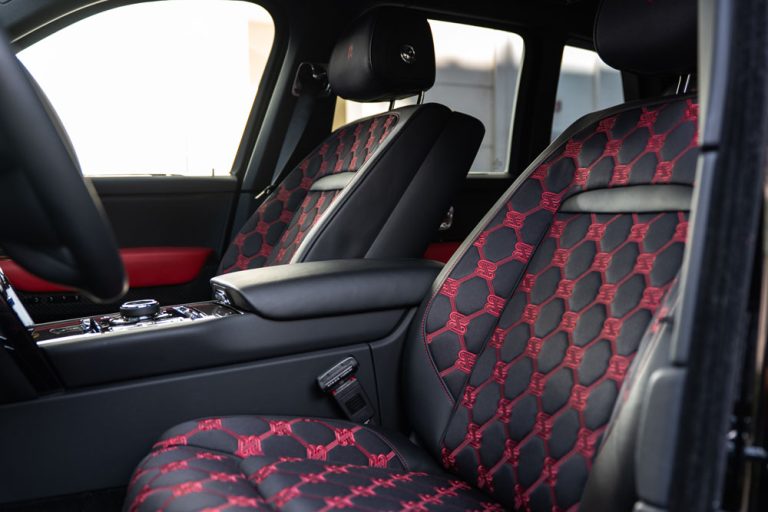 Black Rolls Royce Cullinan Photos-14
