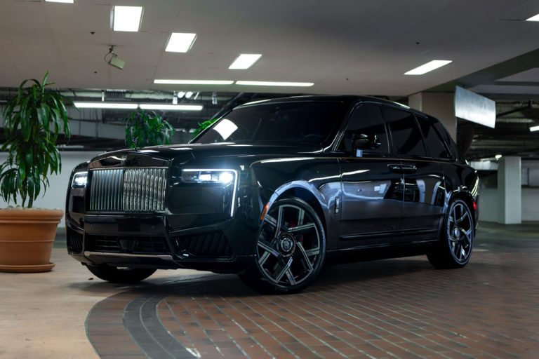 Black Rolls Royce Cullinan Photos-27