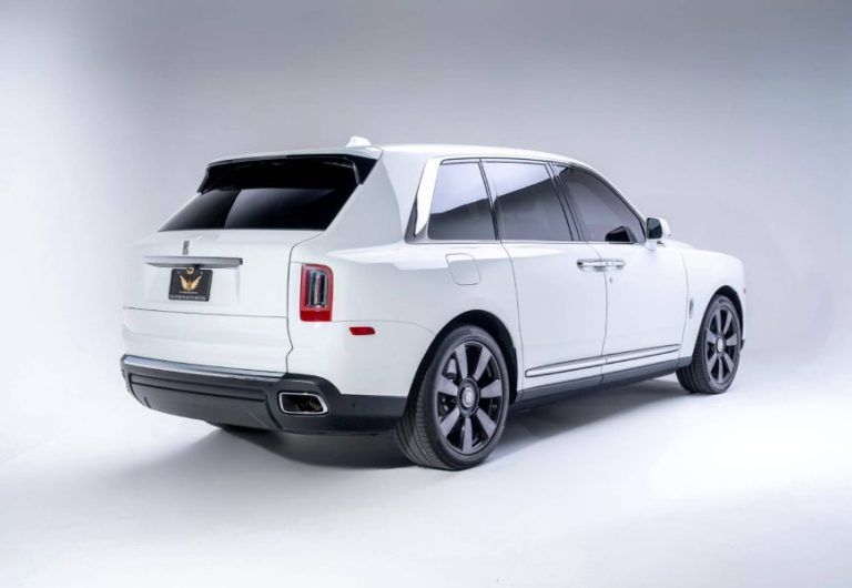 Rolls-Royce-Cullinan-1