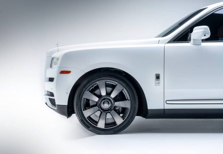 Rolls-Royce-Cullinan-3