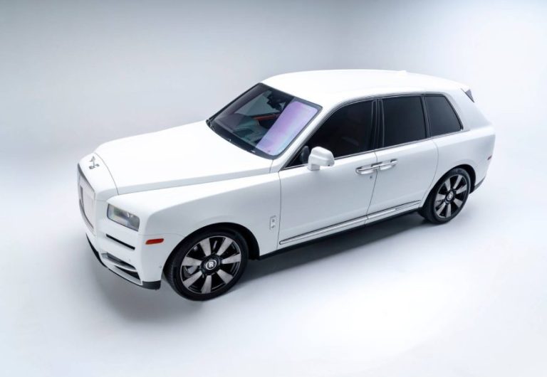 Rolls-Royce-Cullinan-4
