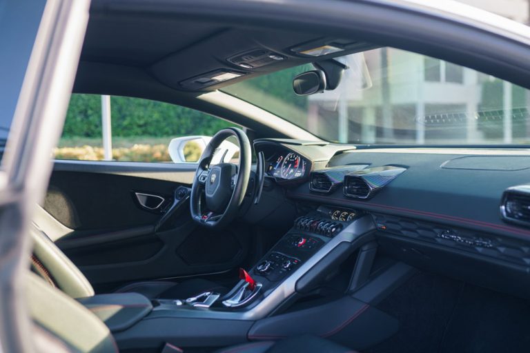 White Huracan lp580-20