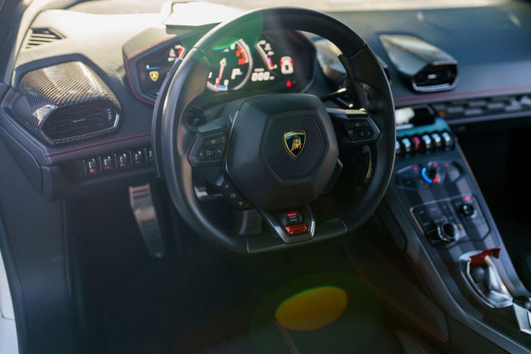 White Huracan lp580-21