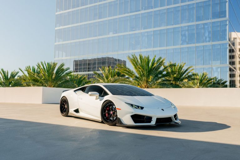 White Huracan lp580-3