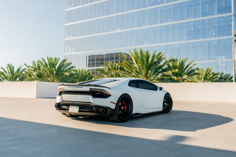 White Huracan lp580-4