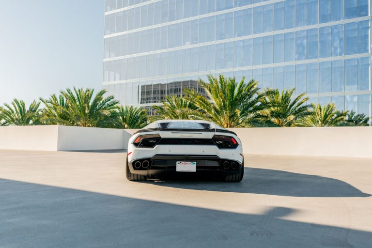 White Huracan lp580-5