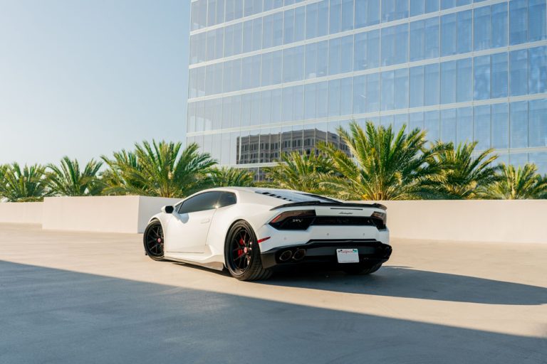 White Huracan lp580-6