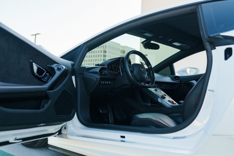 White Huracan lp580-8
