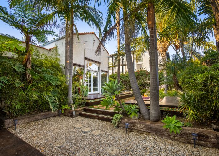 953 N Edinburgh-featured